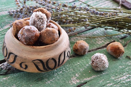 Raw carob bites