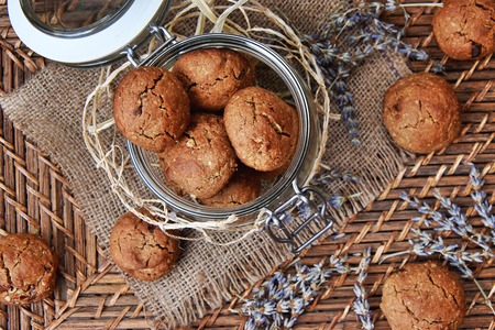 Wholegrain carob cookies