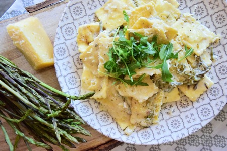 Ravioli with asparagus and almond cream