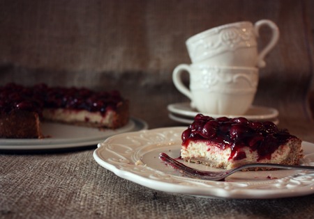 Low fat cottage cheesecake with cherries