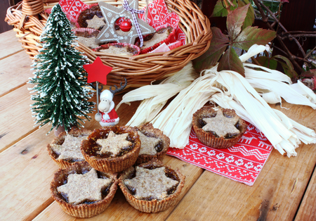 Mini Christmas nutty cakes