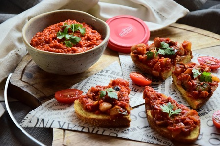 Vegan chilli with Podravka chutney