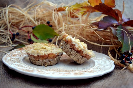 Raw mini apple pies